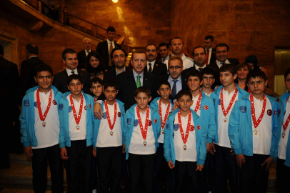 ŞİMŞEK: “TERÖRÜN BİTMESİYLE ÜLKEMİZ EKONOMİK REFAHA ERİŞECEK”
