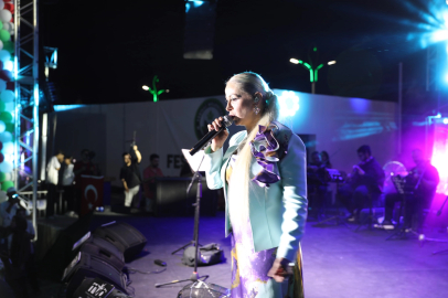 Mardin Yeşilli Kiraz Festivali'nde Niral Ünsal'dan Gazze vurgusu 