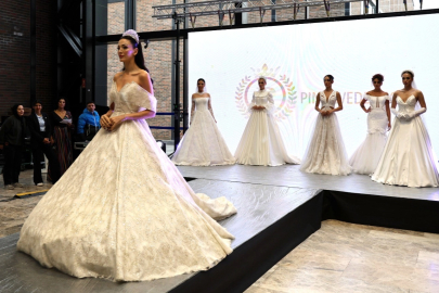 Kocaeli 3. Evlilik Fuarı'nda gelinlik ve bindallılar sahneye çıktı