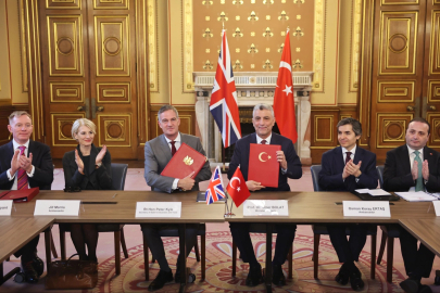 Bakan Bolat: Türkiye-İngiltere ticaretinde hedef 40 milyar dolar