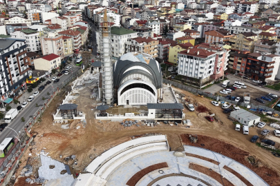 Kocaeli Çayırova'da Kent Meydanı’nda çalışmalar sürüyor