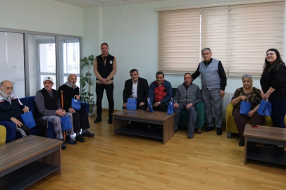 Belediye yaşlıları bayramda unutmadı