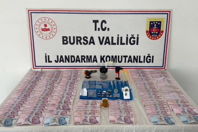 Bursa’da araçtaki zuladan çok sayıda madde çıktı