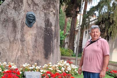GENEL BAŞKAN DURGUT  ZÜBEYDE HANIM IN KABRİNİ ZIYARET ETTİ